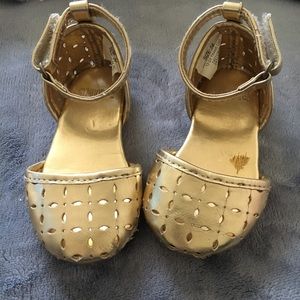 Baby girl gold flats